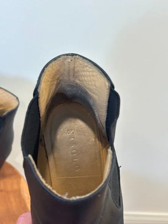 Nisolo Heeled Leather Chelsea Boots - 9.5, Black - Picture 4 of 9